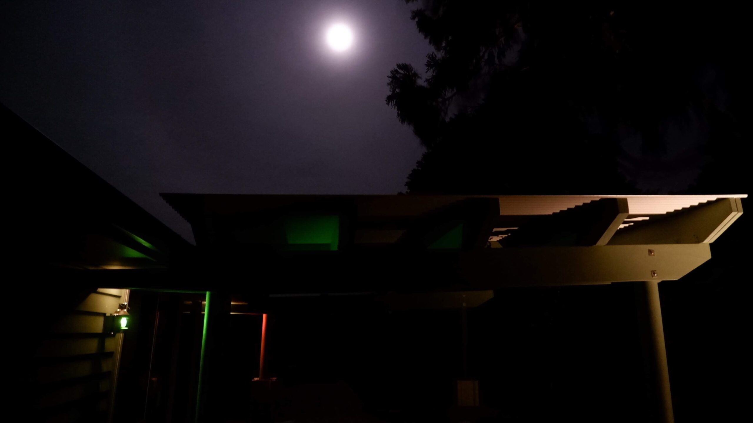 Night and day in paradise